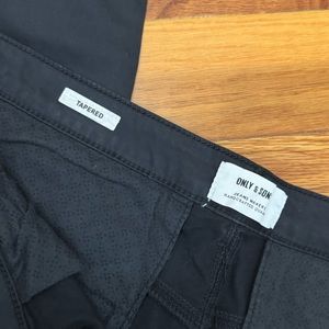 Mens cargo pants. 34-32.